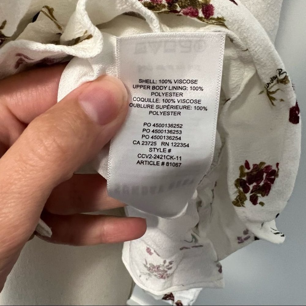 Aritzia Sunday Best New Cropped Tie Front Blouse Floral - Picture 16 of 16